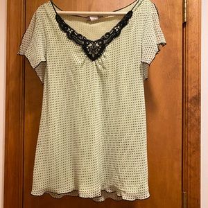 Dressbarn green black polka dot top large